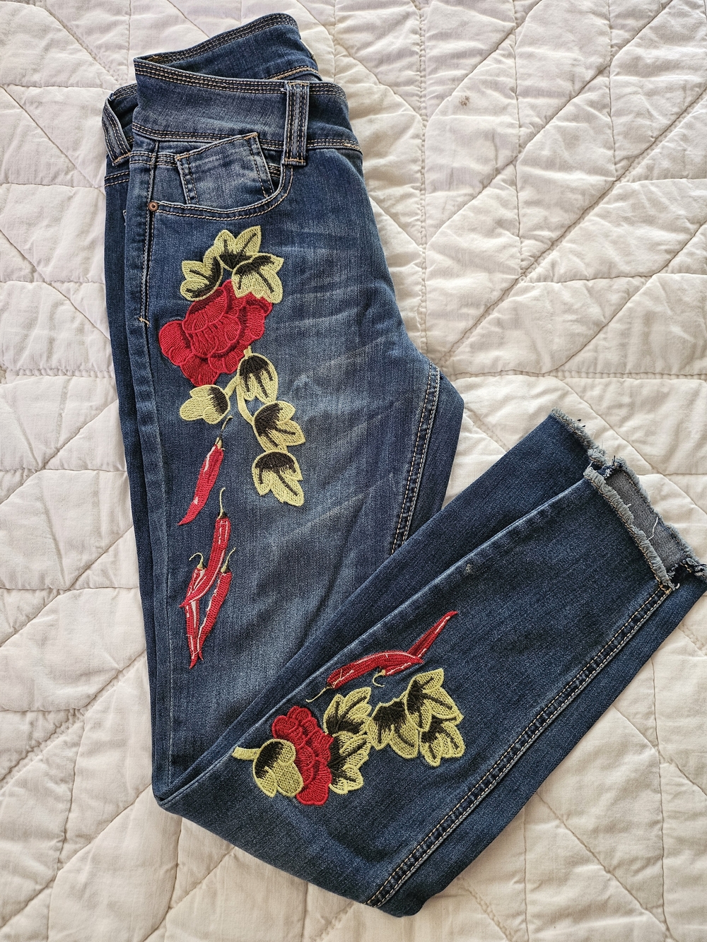 Indigo Rein-Two Button Mid-Rise Ankle -w/ Chili Pepper/Floral Embroidery- Size 7 - Picture 1 of 10